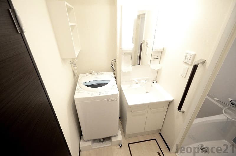 Room image 8