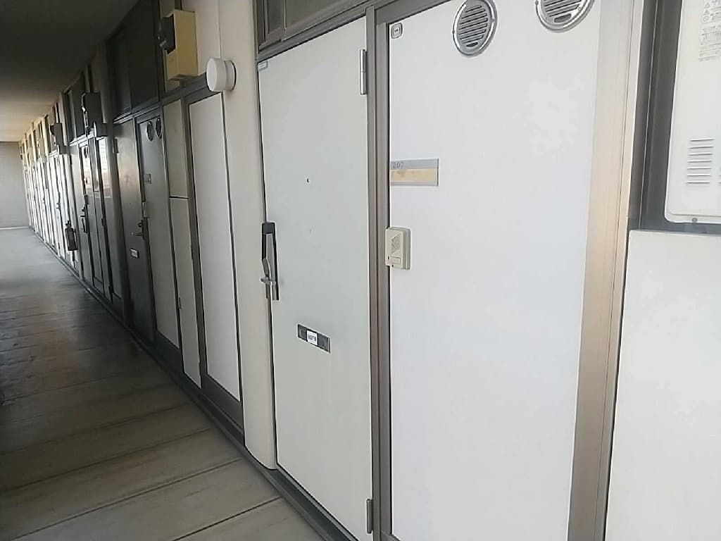 Room image 8