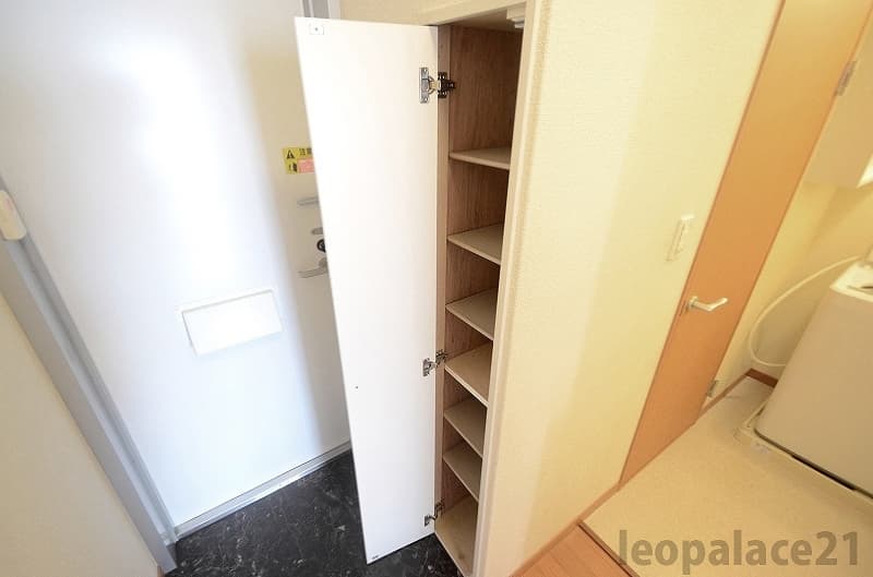 Room image 8