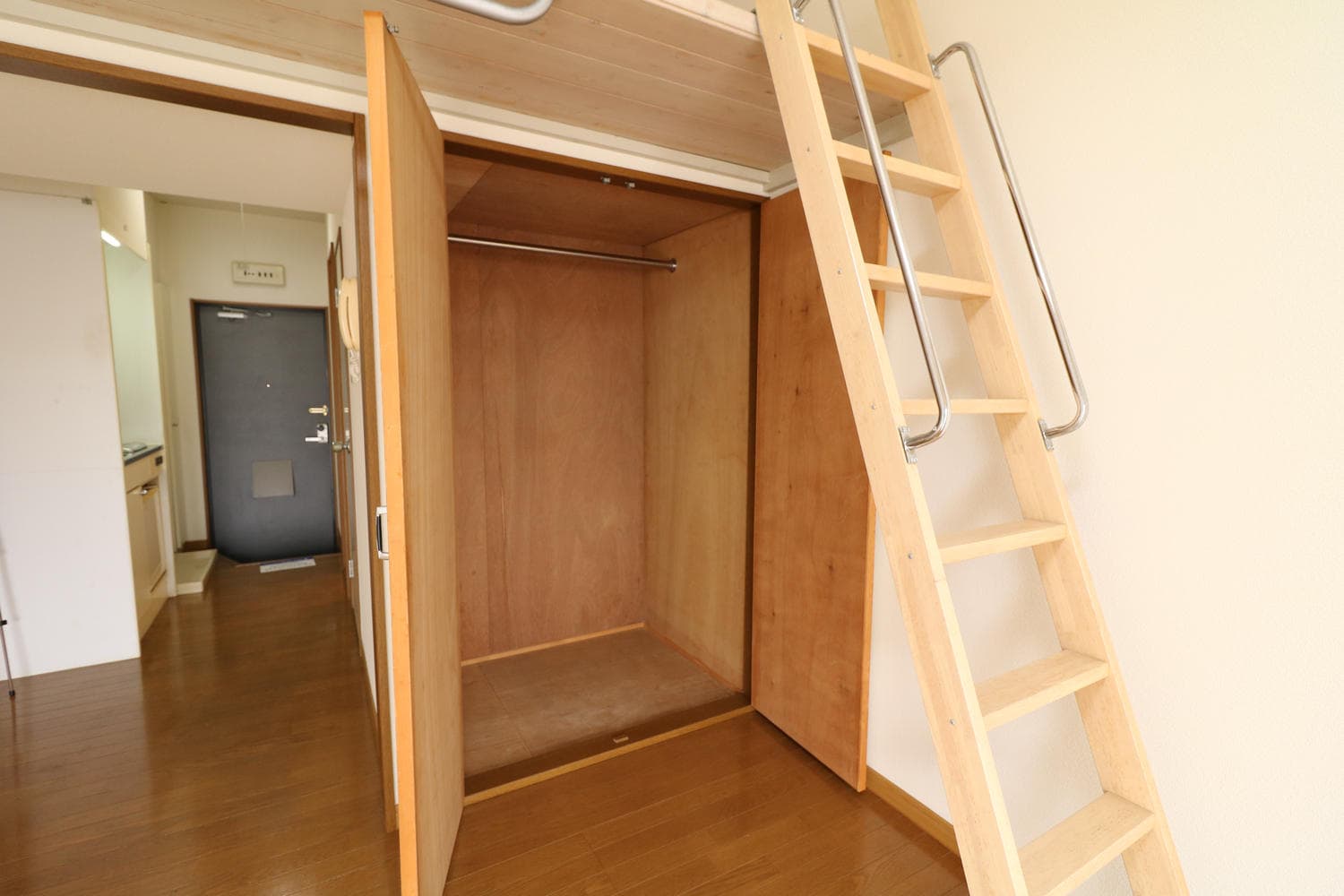 Room image 11