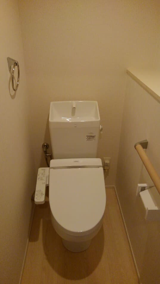 Room image 8