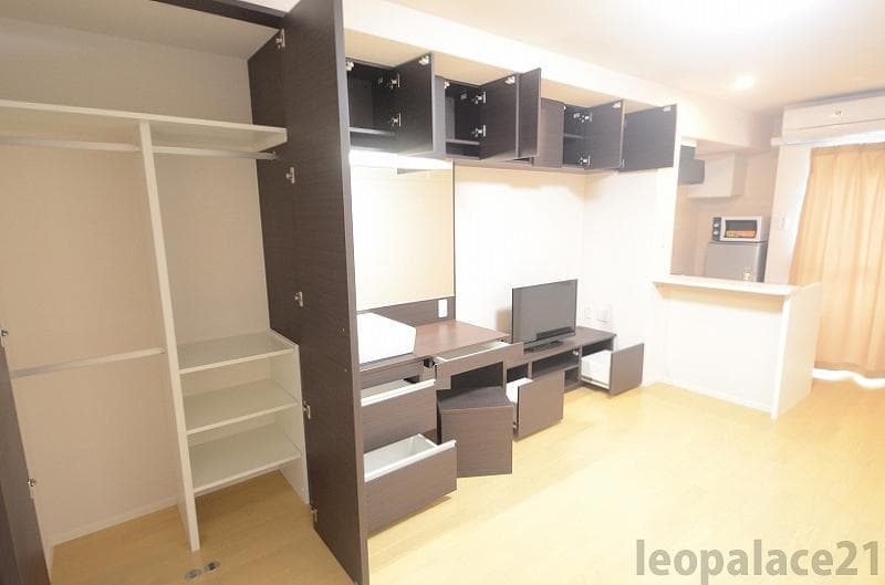 Room image 12