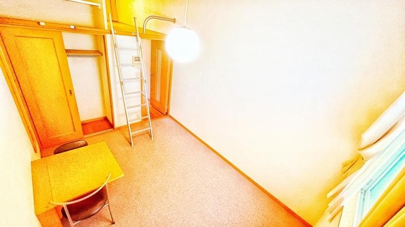 Room image 8