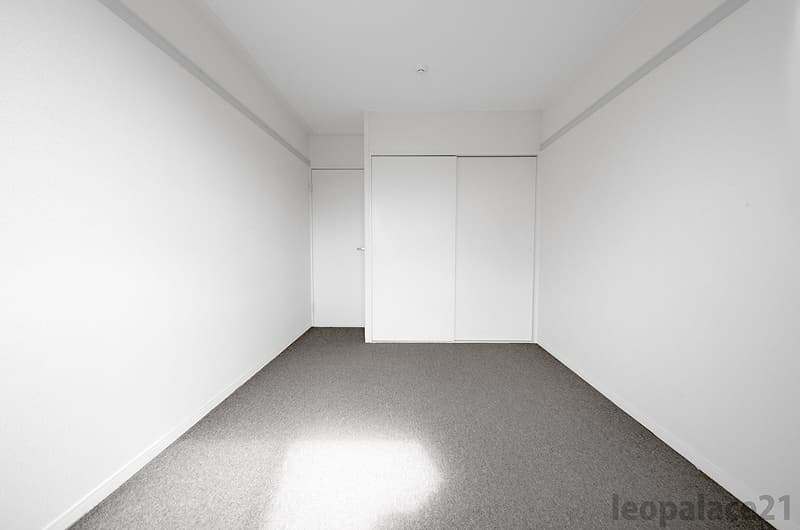 Room image 12