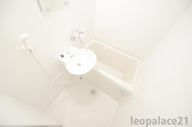 Room image 9