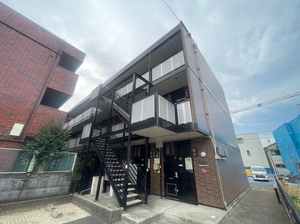 Main exterior of leopalace Nest Nakamozu
