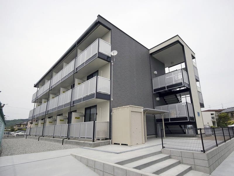 Main exterior of leopalace Taiyo Gobankan