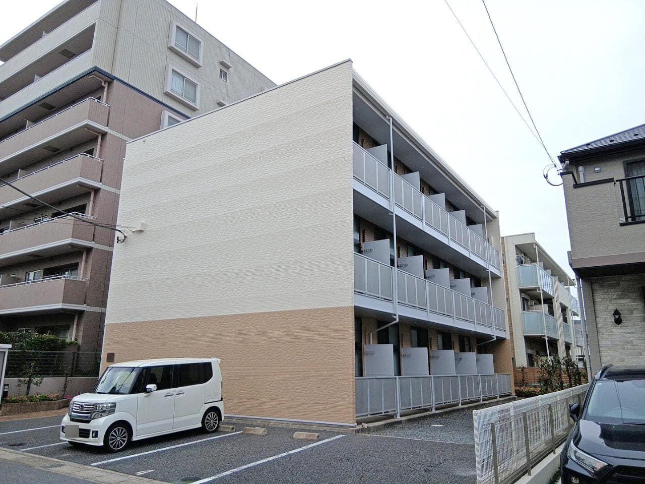 Main exterior of leopalace Maihama