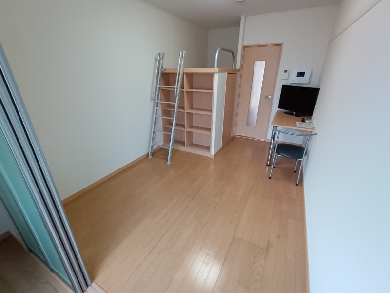 Room image 8