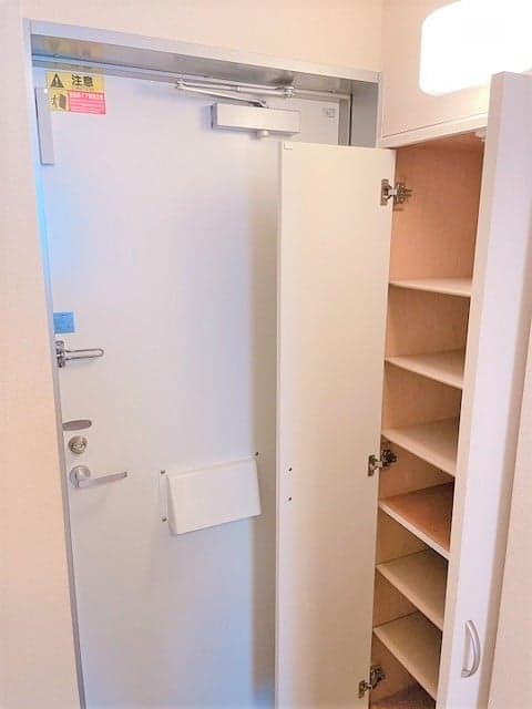 Room image 8