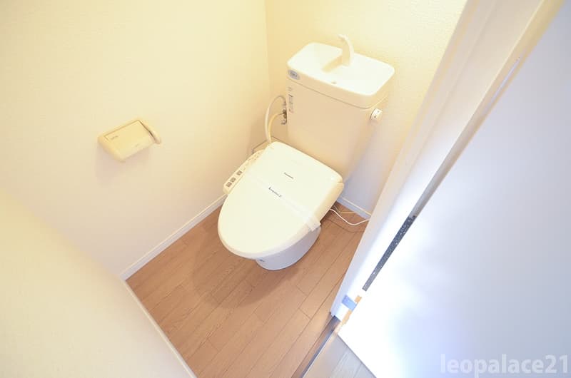 Room image 8