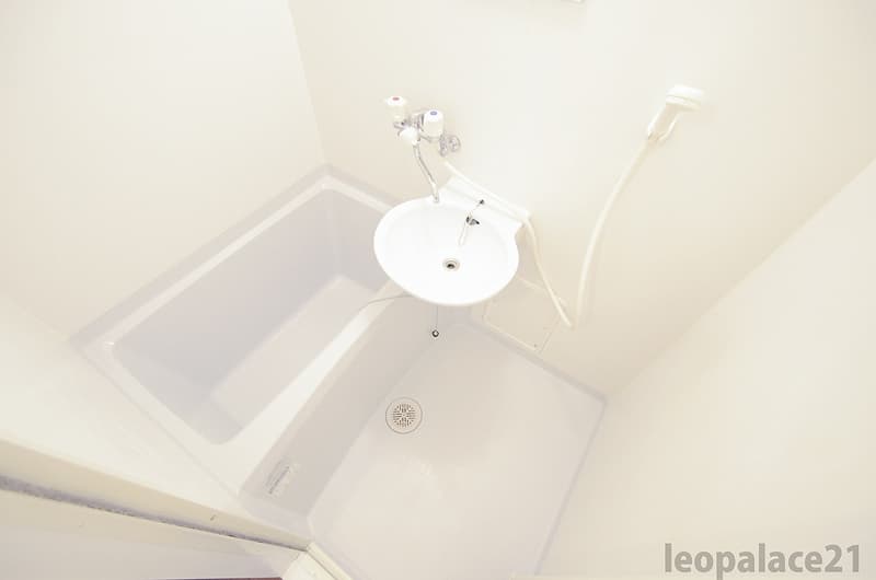 Room image 11