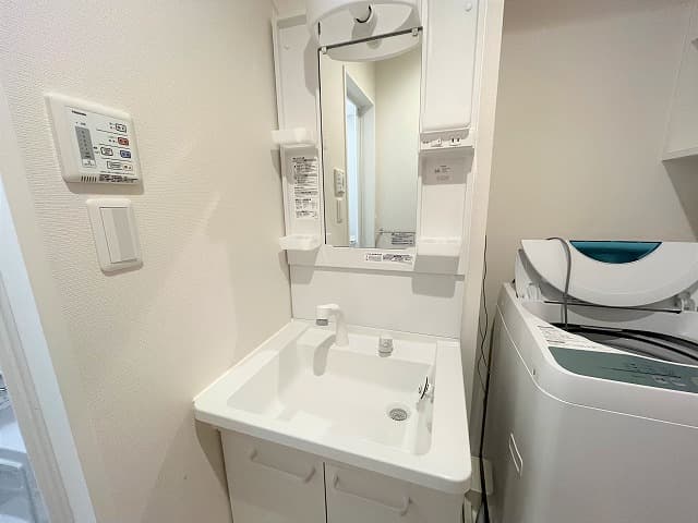 Room image 8