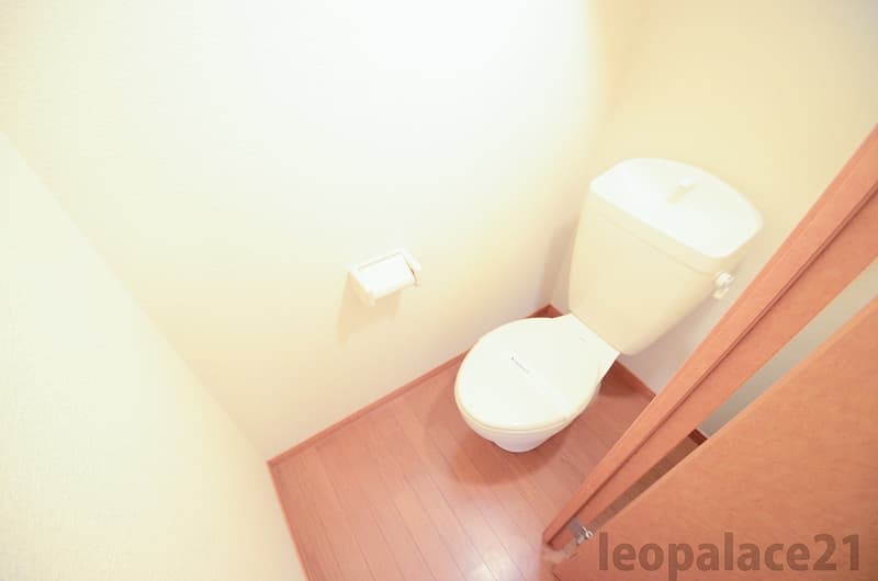 Room image 8