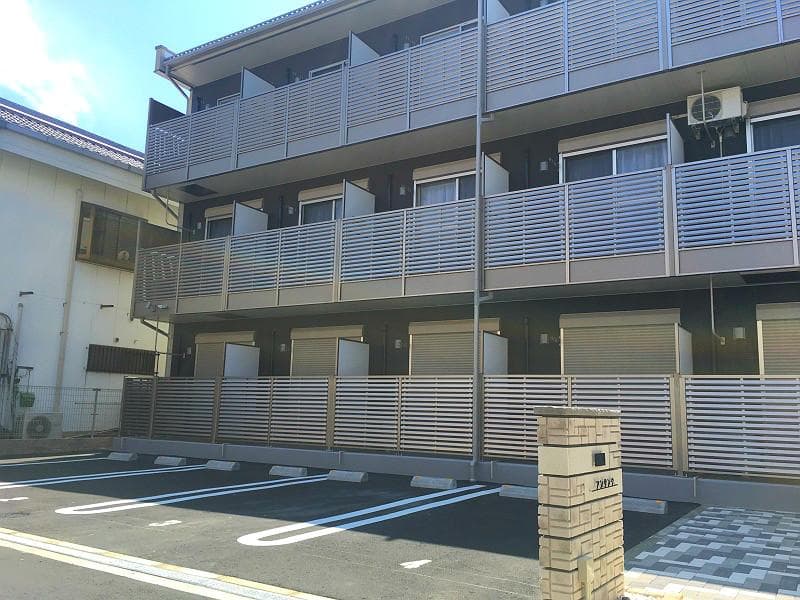 Main exterior of CLEINO En Cinq