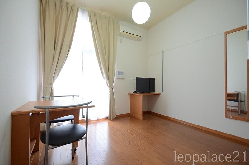 Room image 11