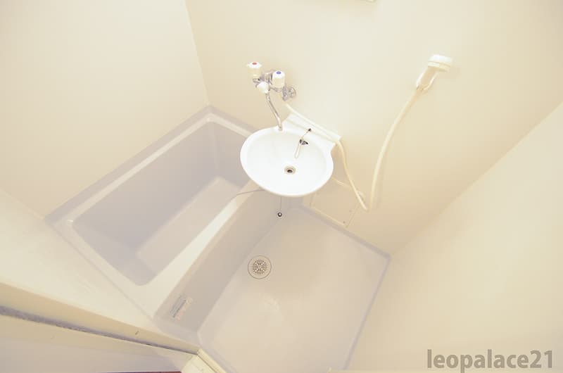 Room image 9