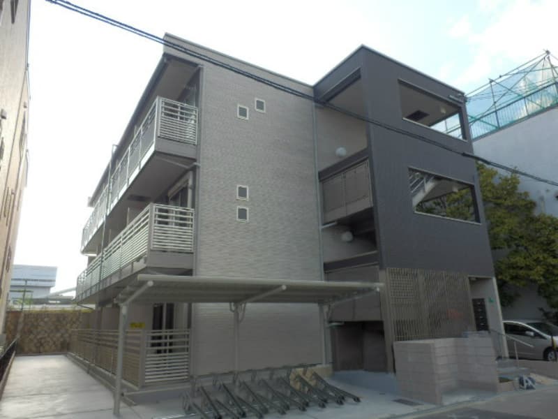 Main exterior of CLEINO Linrow