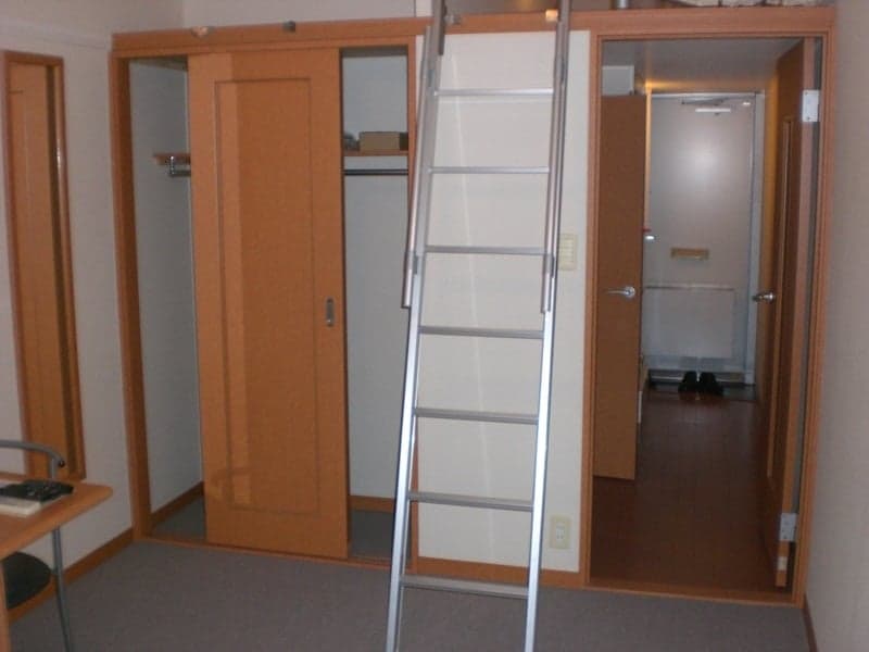 Room image 8
