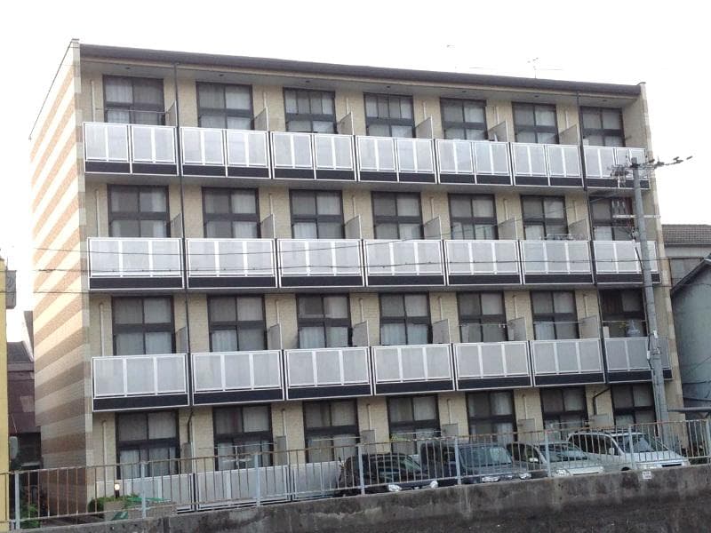 Main exterior of leopalace Oikebashi