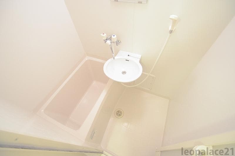 Room image 9