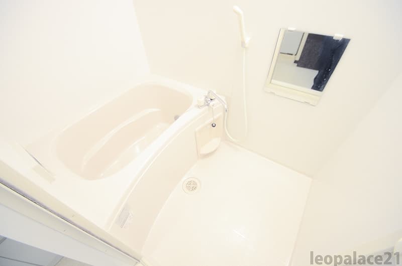 Room image 8
