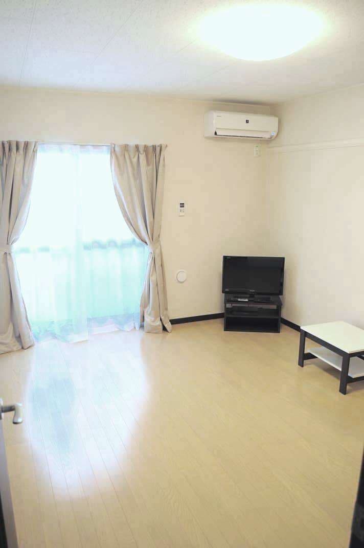 Room image 16