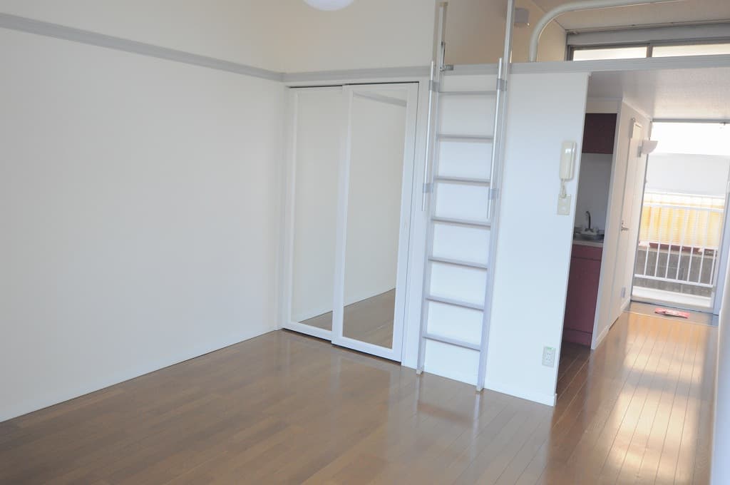 Room image 8