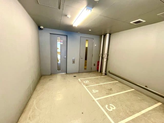 Room image 8