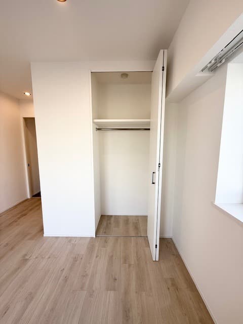 Room image 12