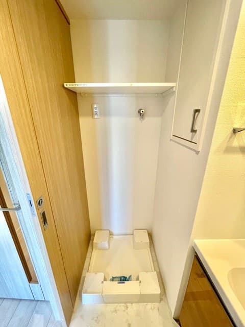 Room image 8