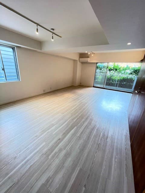 Room image 12