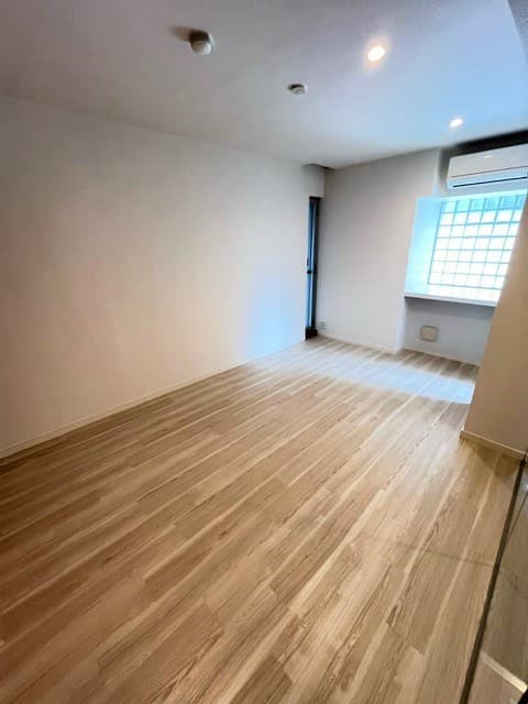 Room image 14