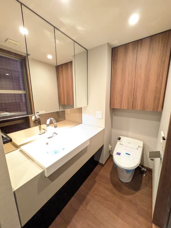 Room image 9