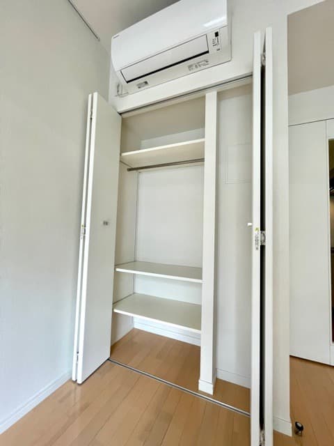 Room image 8
