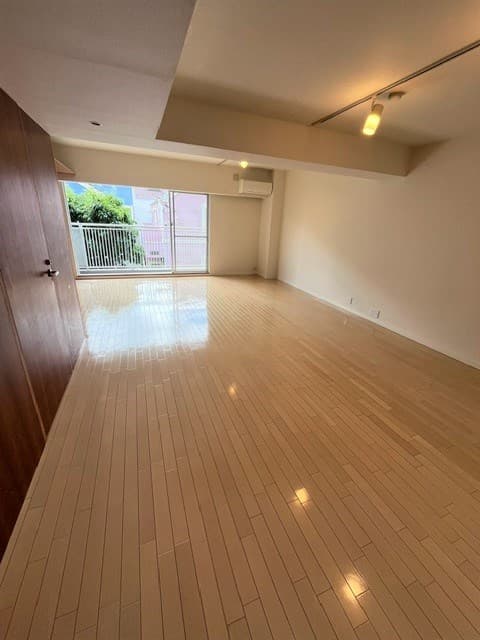 Room image 13