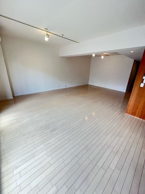 Room image 14