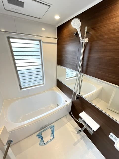 Room image 9