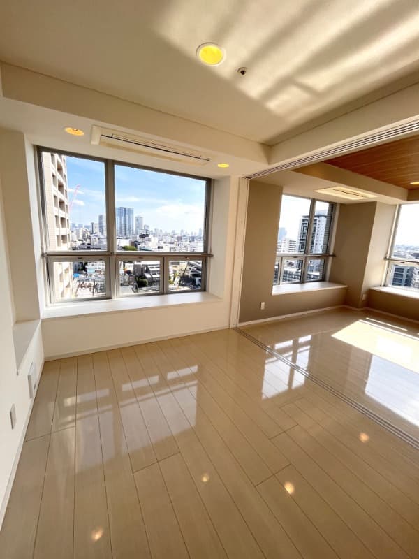 Room image 8