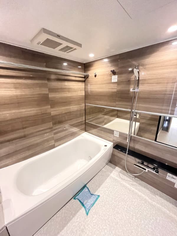 Room image 10
