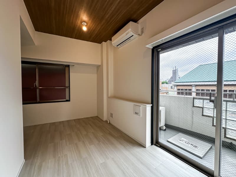 Room image 8