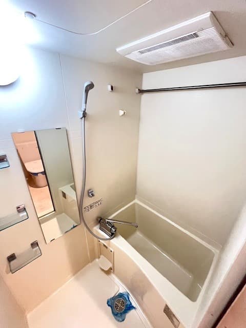 Room image 8