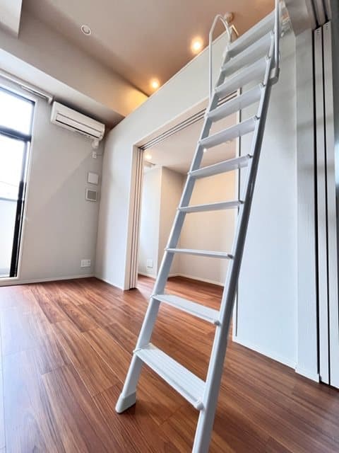 Room image 15
