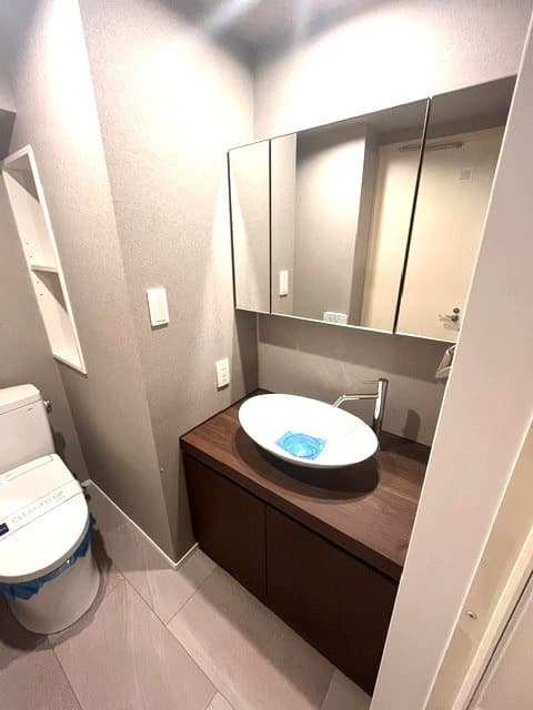 Room image 9