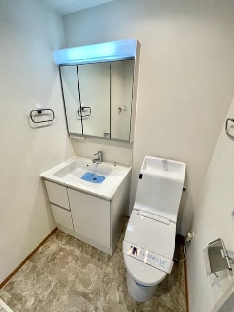 Room image 8