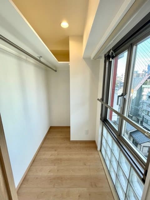 Room image 12