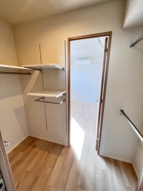 Room image 12