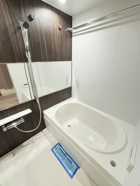 Room image 9