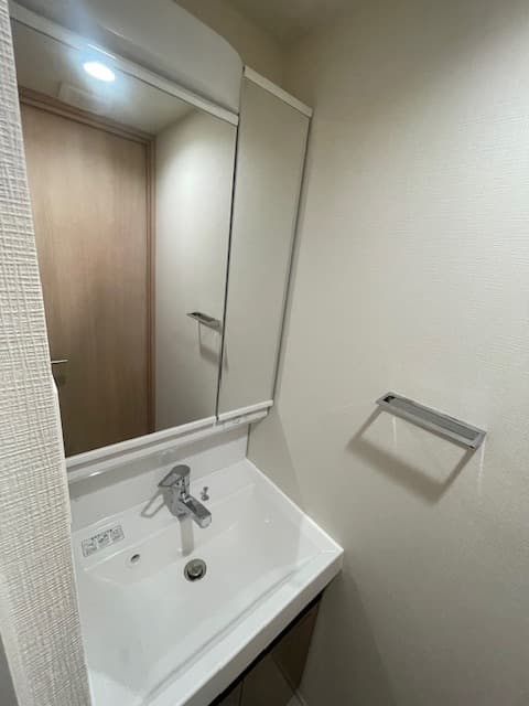 Room image 8