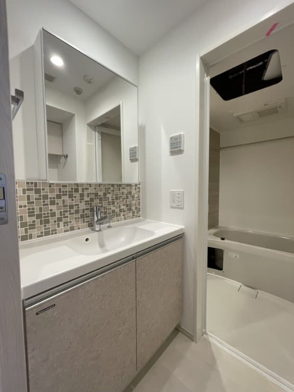 Room image 8